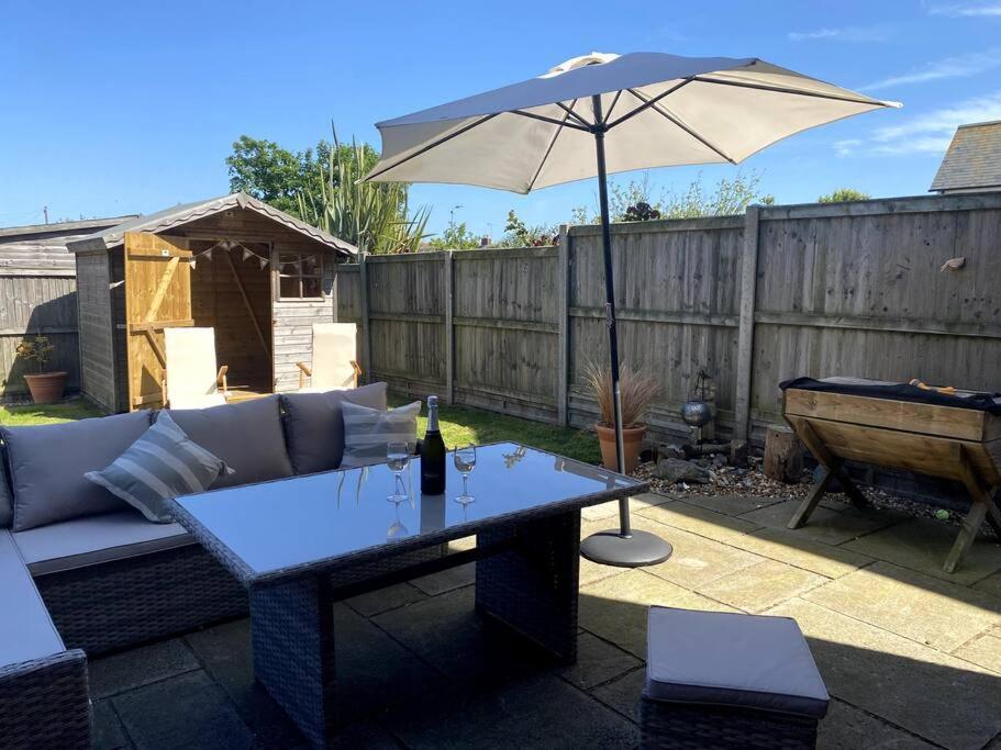 Stylish Contemporary Seaside Holiday Home With 5 Bedrooms, Sea View, Parking And Ev Point Herne Bay Bagian luar foto