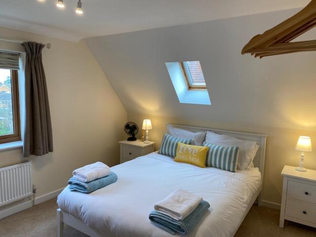 Stylish Contemporary Seaside Holiday Home With 5 Bedrooms, Sea View, Parking And Ev Point Herne Bay Bagian luar foto