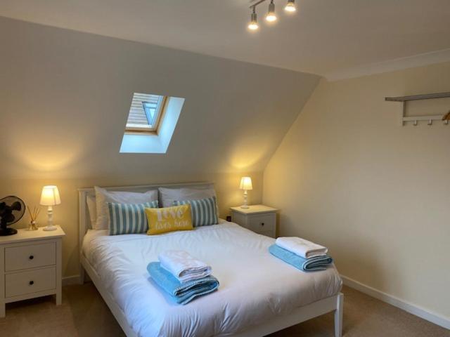 Stylish Contemporary Seaside Holiday Home With 5 Bedrooms, Sea View, Parking And Ev Point Herne Bay Bagian luar foto